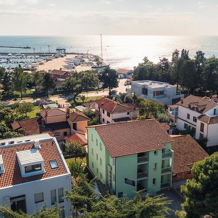 Andrea House With Apartments Umag Exteriör bild