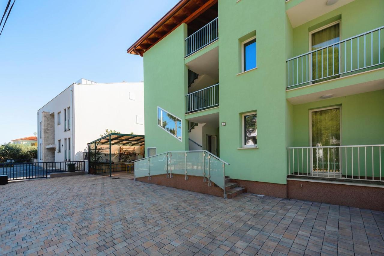 Andrea House With Apartments Umag Exteriör bild