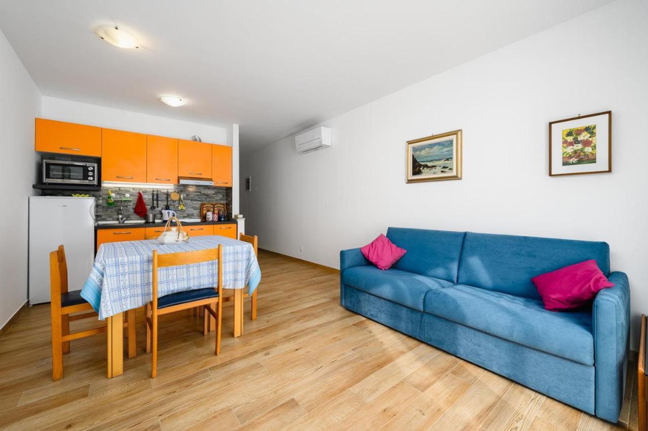 Andrea House With Apartments Umag Exteriör bild