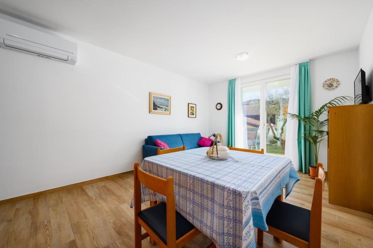 Andrea House With Apartments Umag Exteriör bild