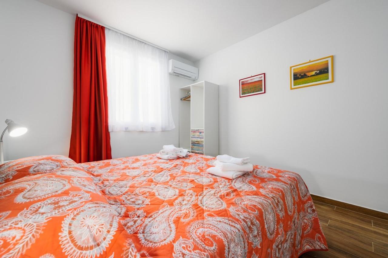 Andrea House With Apartments Umag Exteriör bild