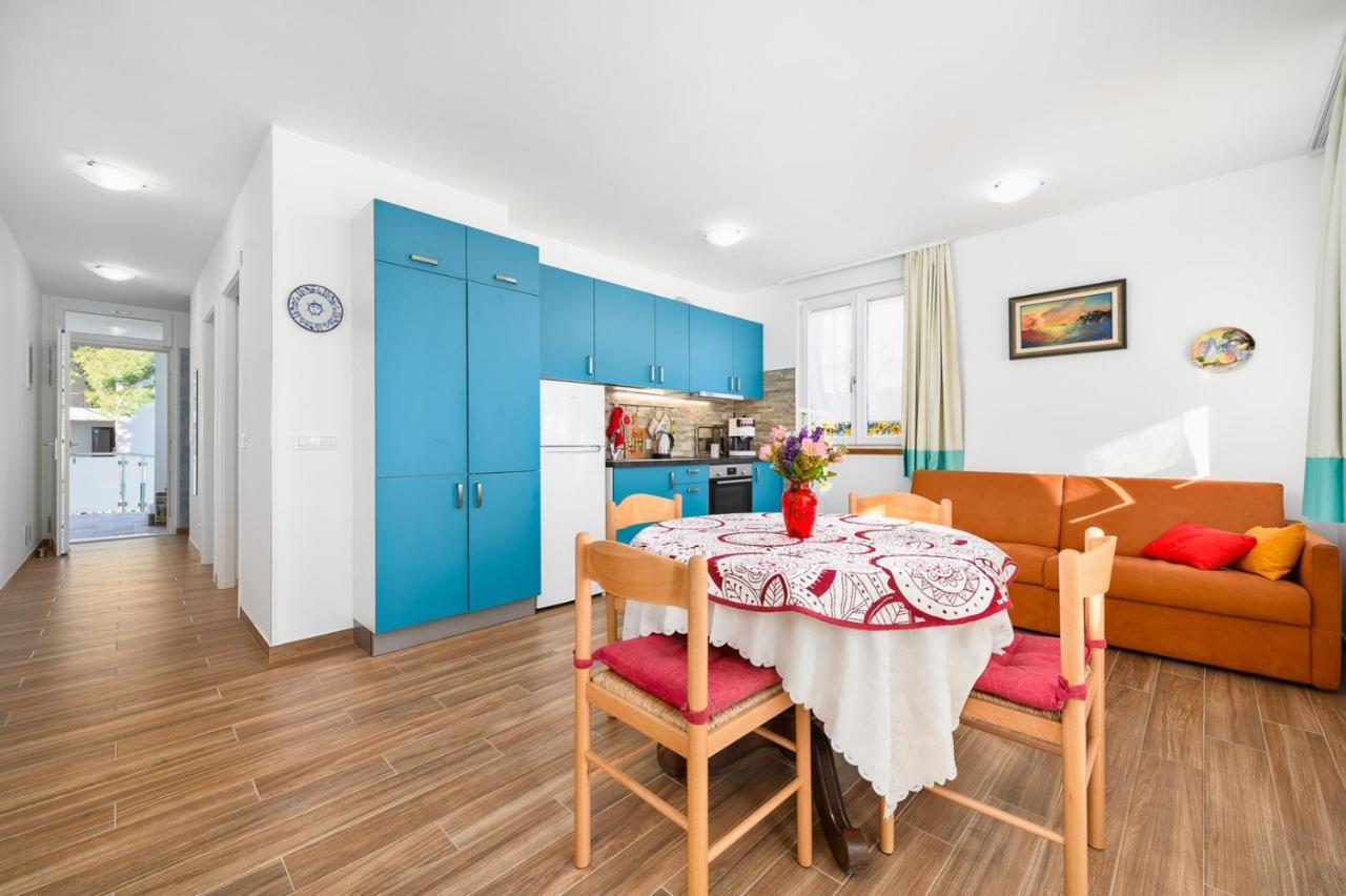 Andrea House With Apartments Umag Exteriör bild
